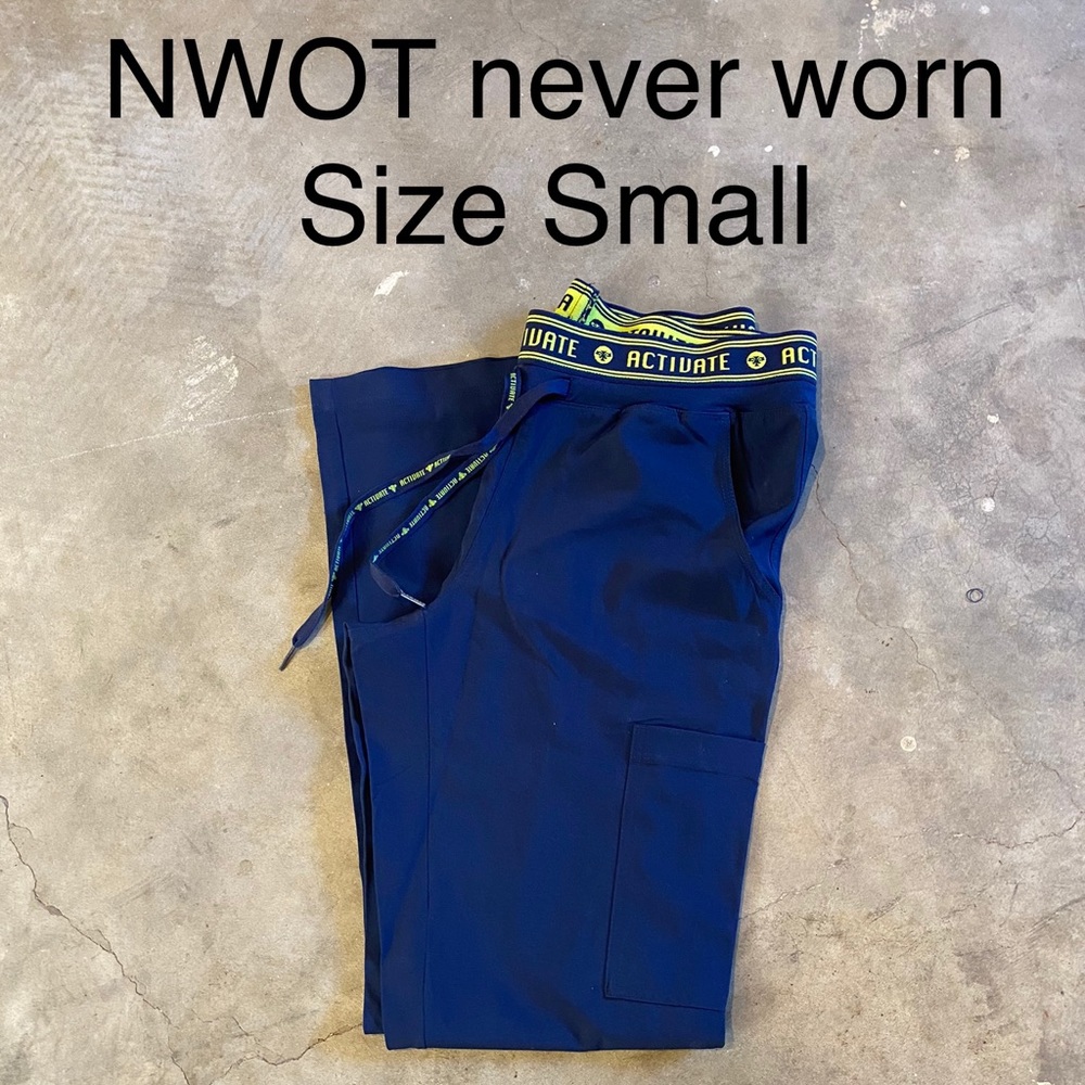 Women’s size small activate scrub pants